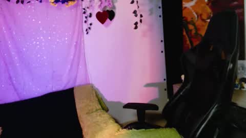 jade 18  online show from February 25, 10:58 am