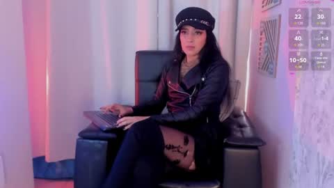 Snapshot of jaadewest_ chatting on June 16, 2:41 pm Jade West online show from June 16, 2:41 pm