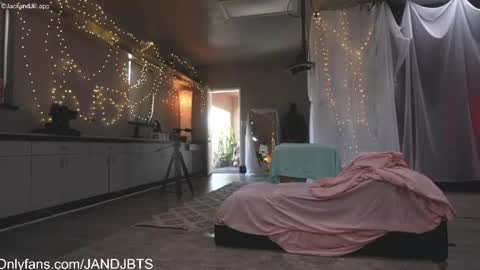 JackJill online show from April 18, 6:34 pm