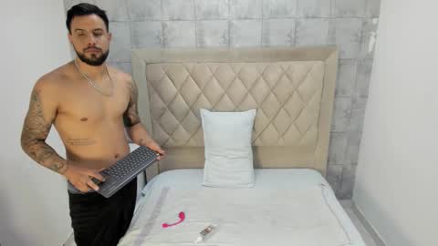 Snapshot of jackblanco_ chatting on December 4, 8:39 pm Jack White online show from December 4, 8:39 pm