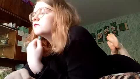 I am Vanessa Help me reach 10 Thumbs Up online show from October 20, 11:54 am