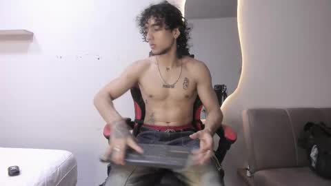 Snapshot of jackestaylor chatting on February 1, 7:18 am Jackes Taylor online show from February 1, 7:18 am