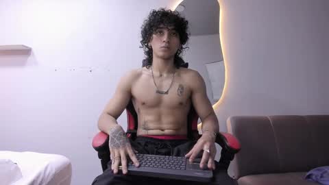 Snapshot of jackestaylor chatting on February 5, 6:40 am Jackes Taylor online show from February 5, 6:40 am