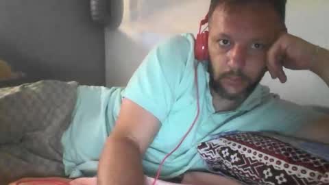 Snapshot of jackggj chatting on June 3, 5:54 am jackggj online show from June 3, 5:54 am