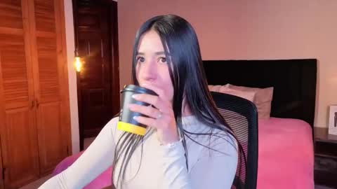 jackiie_ online show from June 1, 1:02 pm