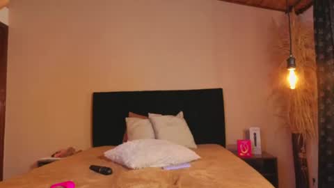 Snapshot of jackiie_ chatting on June 19, 1:48 pm jackiie_ online show from June 19, 1:48 pm