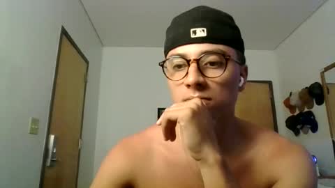 Snapshot of jackstrongof chatting on June 19, 1:32 am ImZacharyTyler online show from June 19, 1:32 am