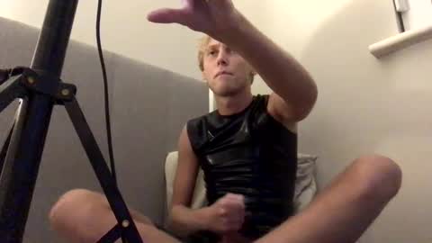 Snapshot of jackxxxgrey chatting on December 14, 2:23 am Jack Grey sub online show from December 14, 2:23 am