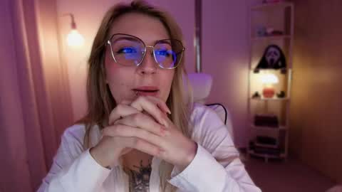 Linda Sofia help me get to 100 thumbs up online show from April 24, 1:41 am