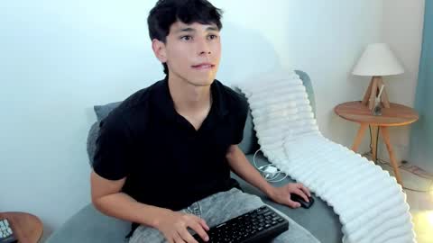 Snapshot of jacob_colliins chatting on June 1, 3:52 am jacob_colliins online show from June 1, 3:52 am