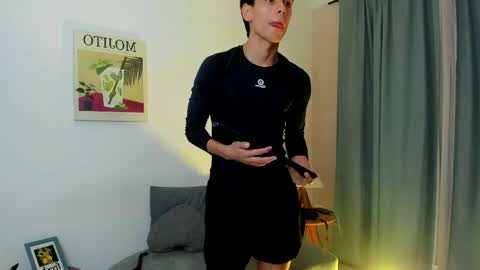Snapshot of jacob_colliins chatting on June 6, 4:06 am jacob_colliins online show from June 6, 4:06 am