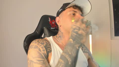 jacobb116 online show from December 14, 2:23 am