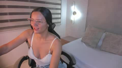 Snapshot of jade_callen chatting on May 28, 11:40 am J A D E online show from May 28, 11:40 am
