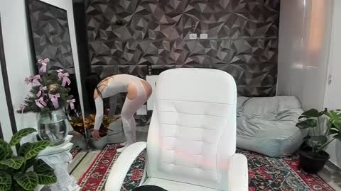 Snapshot of jade_porn chatting on December 3, 11:33 am Jade  independent model online show from December 3, 11:33 am