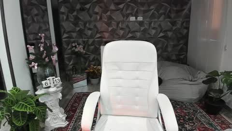 Snapshot of jade_porn chatting on December 8, 11:24 am Jade  independent model online show from December 8, 11:24 am