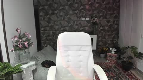 Snapshot of jade_porn chatting on December 11, 9:41 am Jade  independent model online show from December 11, 9:41 am