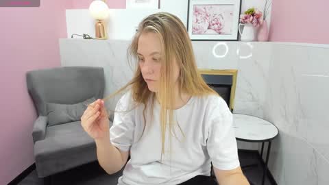 Snapshot of jade_soft chatting on December 21, 9:25 pm Jade online show from December 21, 9:25 pm