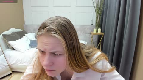 Snapshot of jade_soft chatting on January 23, 12:14 am Jade online show from January 23, 12:14 am