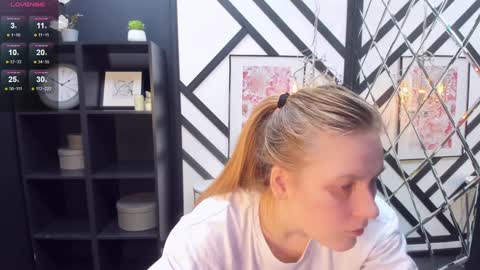 Snapshot of jade_soft chatting on February 8, 12:49 am Jade online show from February 8, 12:49 am