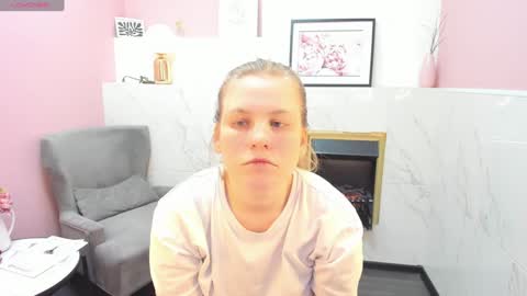 Snapshot of jade_soft chatting on February 8, 3:52 am Jade online show from February 8, 3:52 am