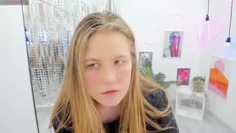 Snapshot of jade_soft chatting on February 22, 3:01 am Jade online show from February 22, 3:01 am