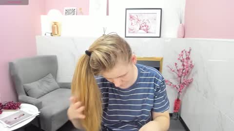 Snapshot of jade_soft chatting on March 7, 3:51 am Jade online show from March 7, 3:51 am