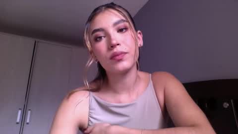 Snapshot of jade_ws chatting on May 30, 9:23 pm Jade online show from May 30, 9:23 pm