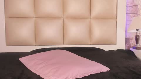 Snapshot of jadeestudios chatting on January 7, 7:49 pm jadeestudios online show from January 7, 7:49 pm