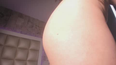 Snapshot of jadeestudios chatting on January 10, 1:20 pm jadeestudios online show from January 10, 1:20 pm