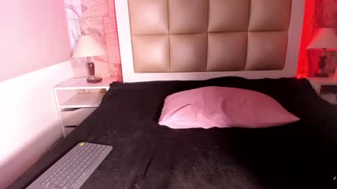 Snapshot of jadeestudios chatting on February 24, 10:58 pm jadeestudios online show from February 24, 10:58 pm