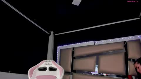 Snapshot of jadeestudios chatting on September 12, 2:11 am jadeestudios online show from September 12, 2:11 am