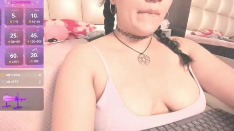 Snapshot of jadeestudios chatting on October 2, 5:42 pm jadeestudios online show from October 2, 5:42 pm