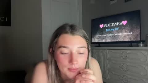 Snapshot of jadejamessecret chatting on June 20, 3:09 am Jade james online show from June 20, 3:09 am