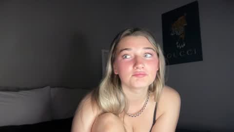 Snapshot of jadejamessecret chatting on June 29, 3:46 am Jade james online show from June 29, 3:46 am