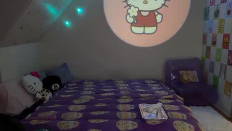 Snapshot of jadelondonxo chatting on February 10, 1:03 am Jade online show from February 10, 1:03 am