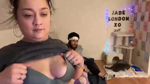 Snapshot of jadelondonxo chatting on February 27, 12:43 am Jade online show from February 27, 12:43 am