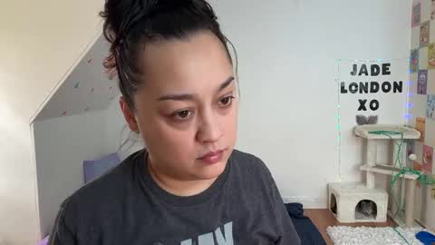 Snapshot of jadelondonxo chatting on February 27, 2:54 pm Jade online show from February 27, 2:54 pm