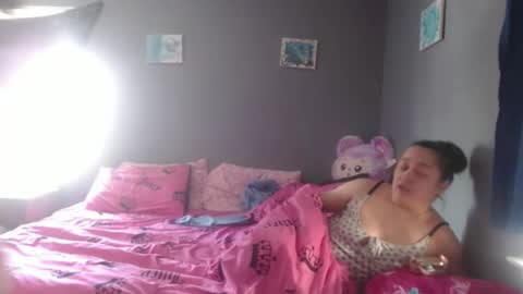 Snapshot of jadelondonxo chatting on February 24, 4:27 pm Jade online show from February 24, 4:27 pm