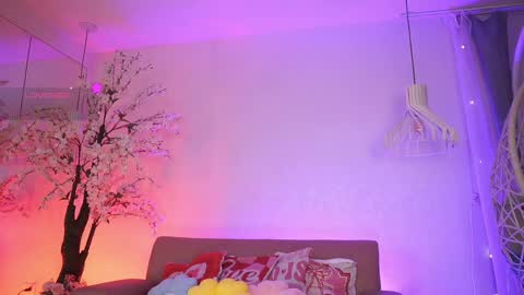 Jade Summer online show from April 7, 11:32 am