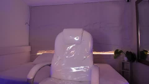Jade online show from June 20, 8:11 pm