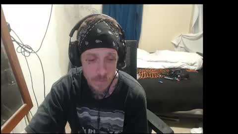 Snapshot of jake265897 chatting on June 18, 5:51 am showingitoff online show from June 18, 5:51 am