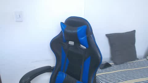 Hi guys im new 3 online show from February 19, 4:25 pm