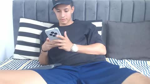 Hi guys im new 3 online show from February 21, 6:09 pm