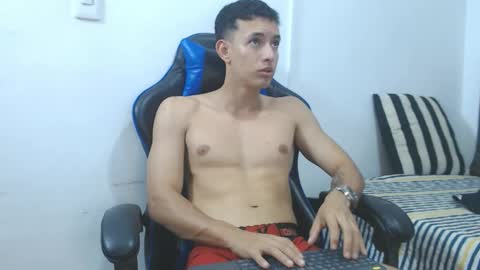 Hi guys im new 3 online show from March 19, 10:58 pm