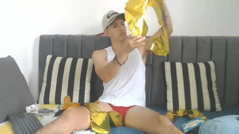 Snapshot of jake_shadow14 chatting on April 28, 4:12 pm Hi guys im new 3 online show from April 28, 4:12 pm