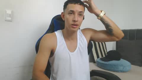 Snapshot of jake_shadow14 chatting on June 5, 6:24 pm Hi guys im new 3 online show from June 5, 6:24 pm