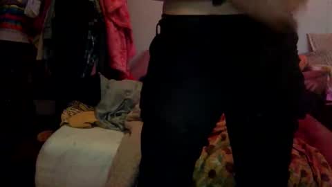 Snapshot of jakeandhissnakee chatting on May 14, 6:37 pm jakeandhissnakee online show from May 14, 6:37 pm