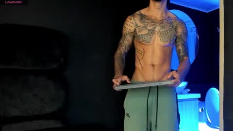 Snapshot of jakee_brown chatting on March 7, 11:29 am Santiago online show from March 7, 11:29 am