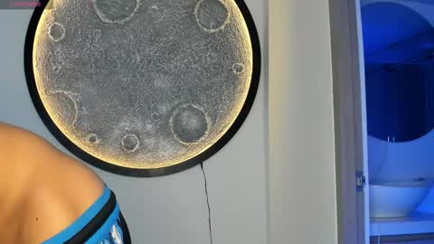 Snapshot of jakee_brown chatting on November 12, 12:55 am Santiago online show from November 12, 12:55 am