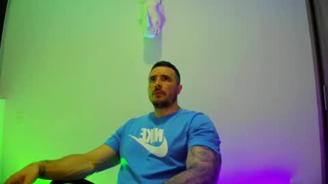jakestone_1 online show from April 18, 7:18 pm
